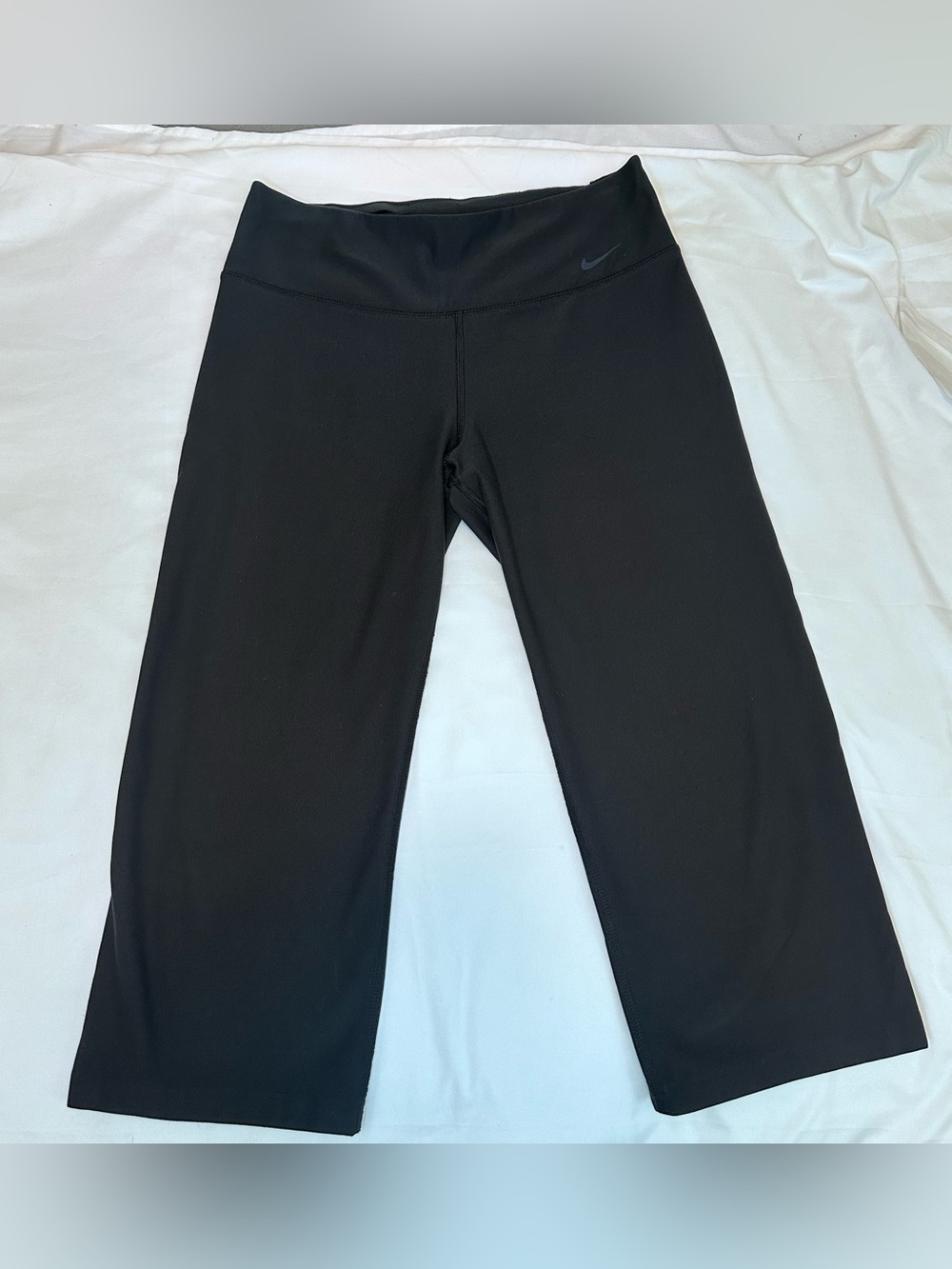 Nike Dri-FIT Crop Leggings Women’s Medium Black Cropped Athletic Pants